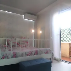 Appartamento Rosilienza Private Spa, Patio Garden Free Trasfer To & From Airport, Fiumicino